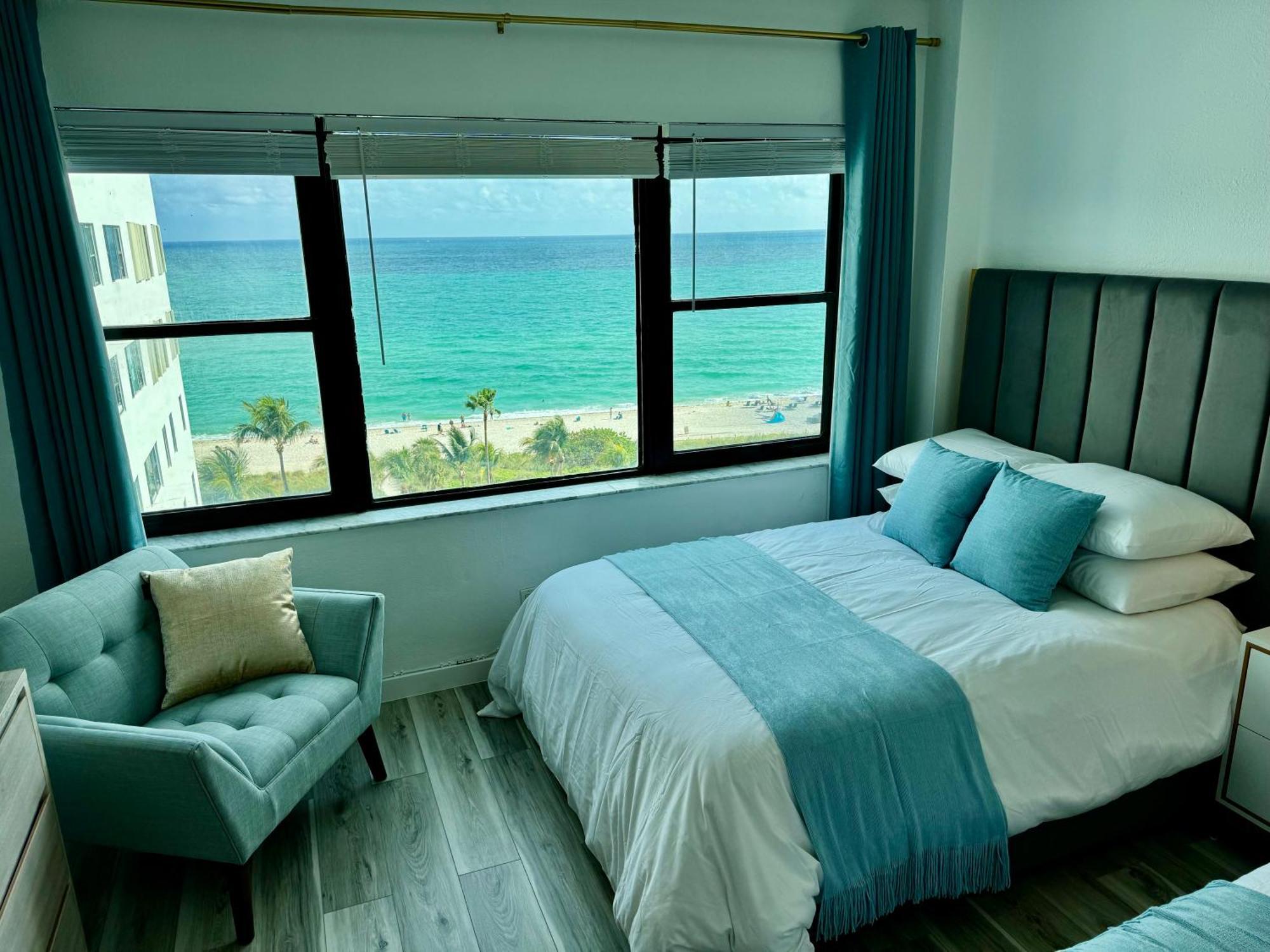 Directly On The Beach With Pool & Ocean View ไมอามีบีช ภายนอก รูปภาพ