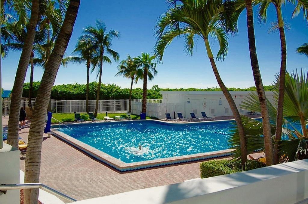 Directly On The Beach With Pool & Ocean View ไมอามีบีช ภายนอก รูปภาพ
