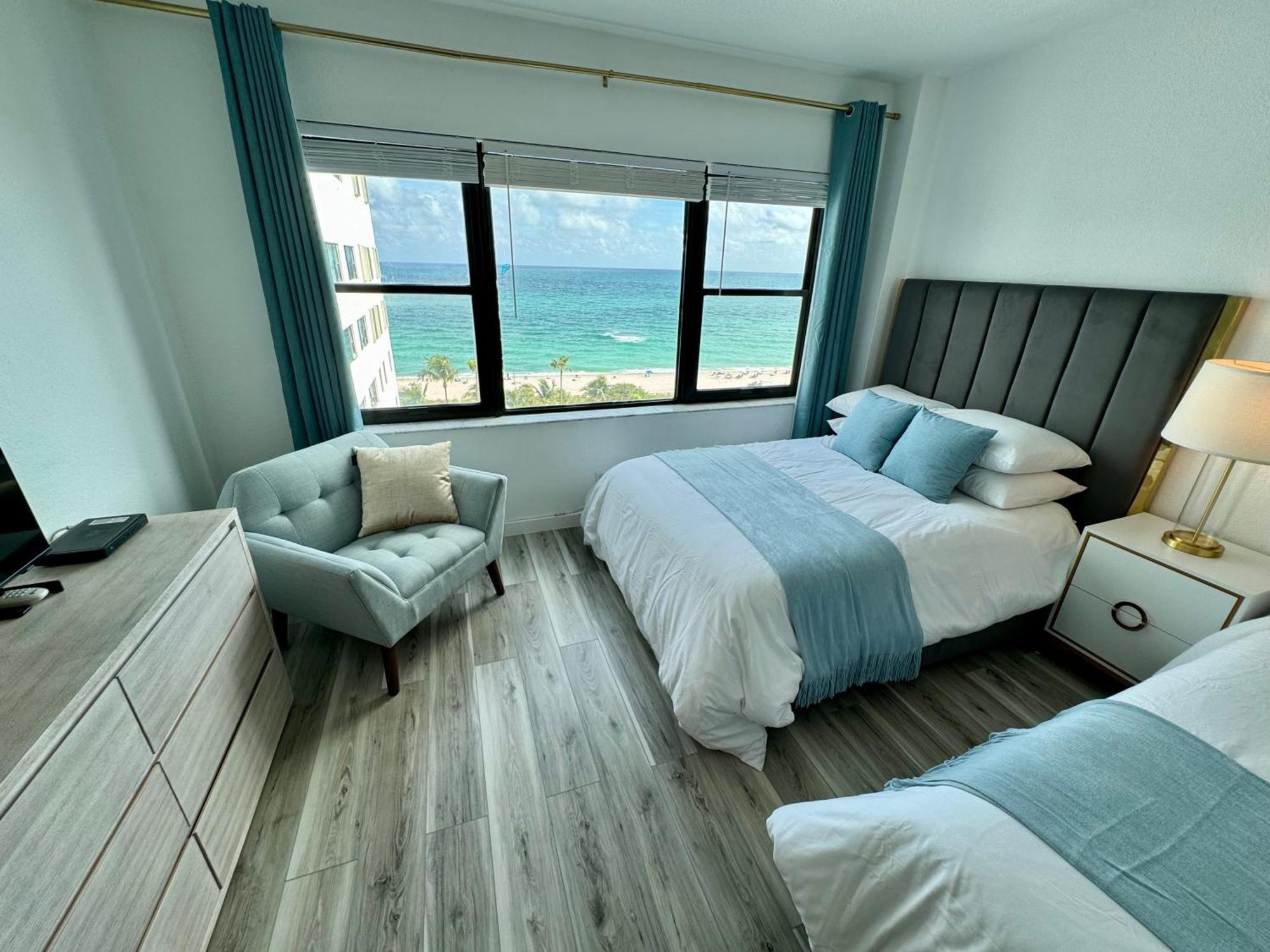 Directly On The Beach With Pool & Ocean View ไมอามีบีช ภายนอก รูปภาพ